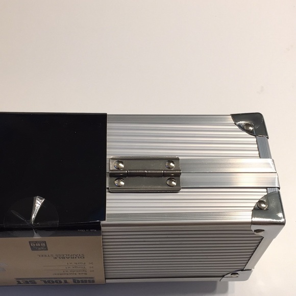 BBQ TOOL SET - 3 pieces New in box 27x8 - Picture 6 of 7